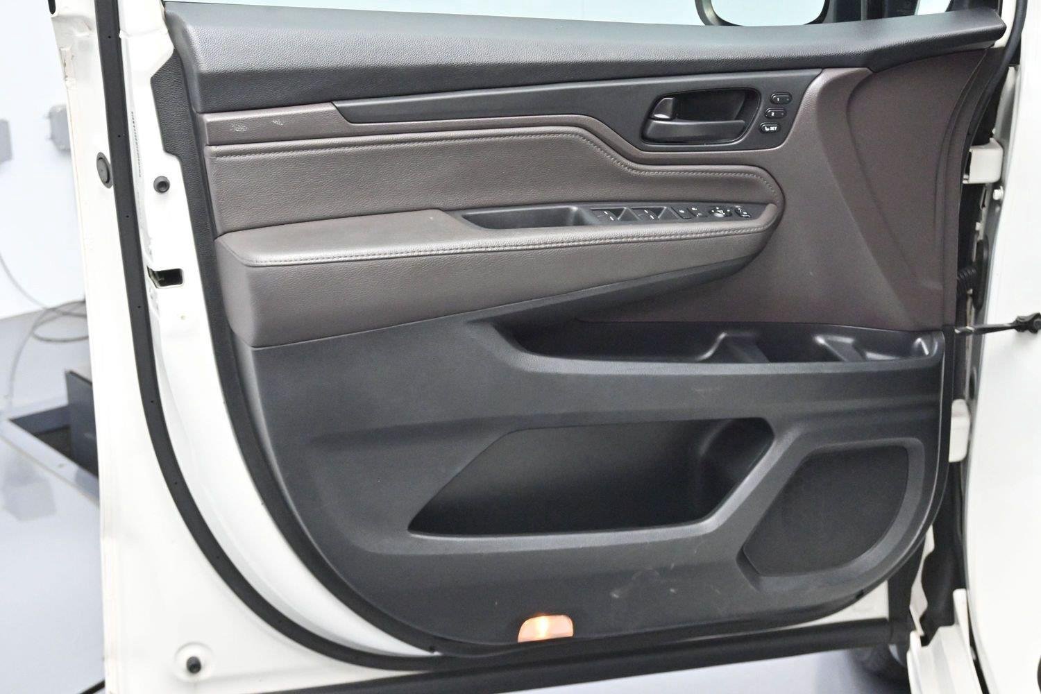 Used 2019 White Diamond Pearl Honda Touring image 11