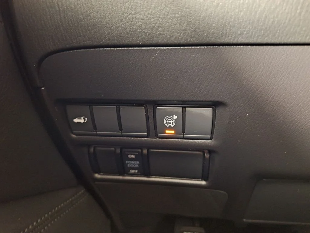 Used 2022 Blue Pearl Nissan SL image 23
