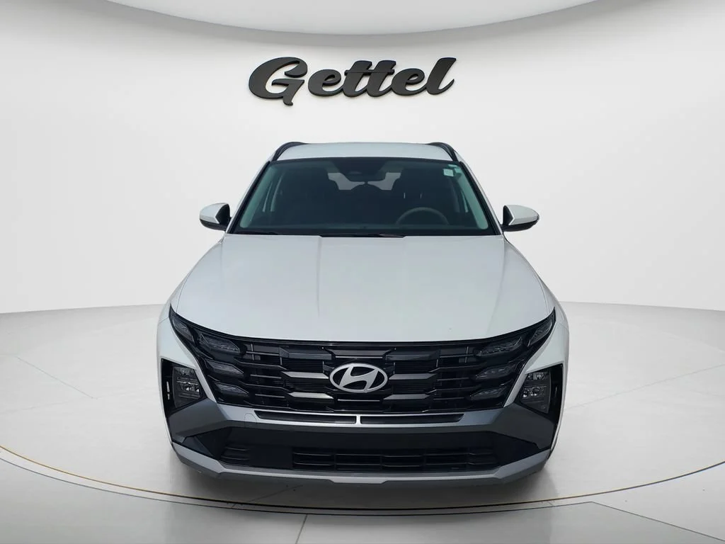 Used 2025 White Hyundai SEL image 2