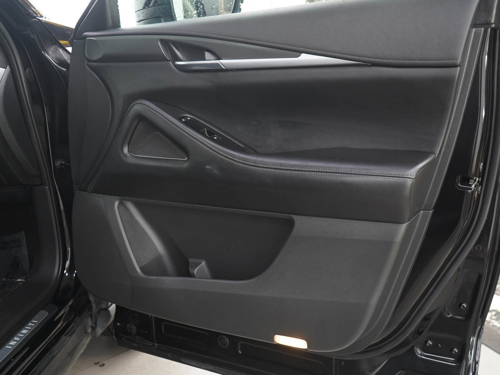 Used 2023 Mineral Black INFINITI LUXE image 9