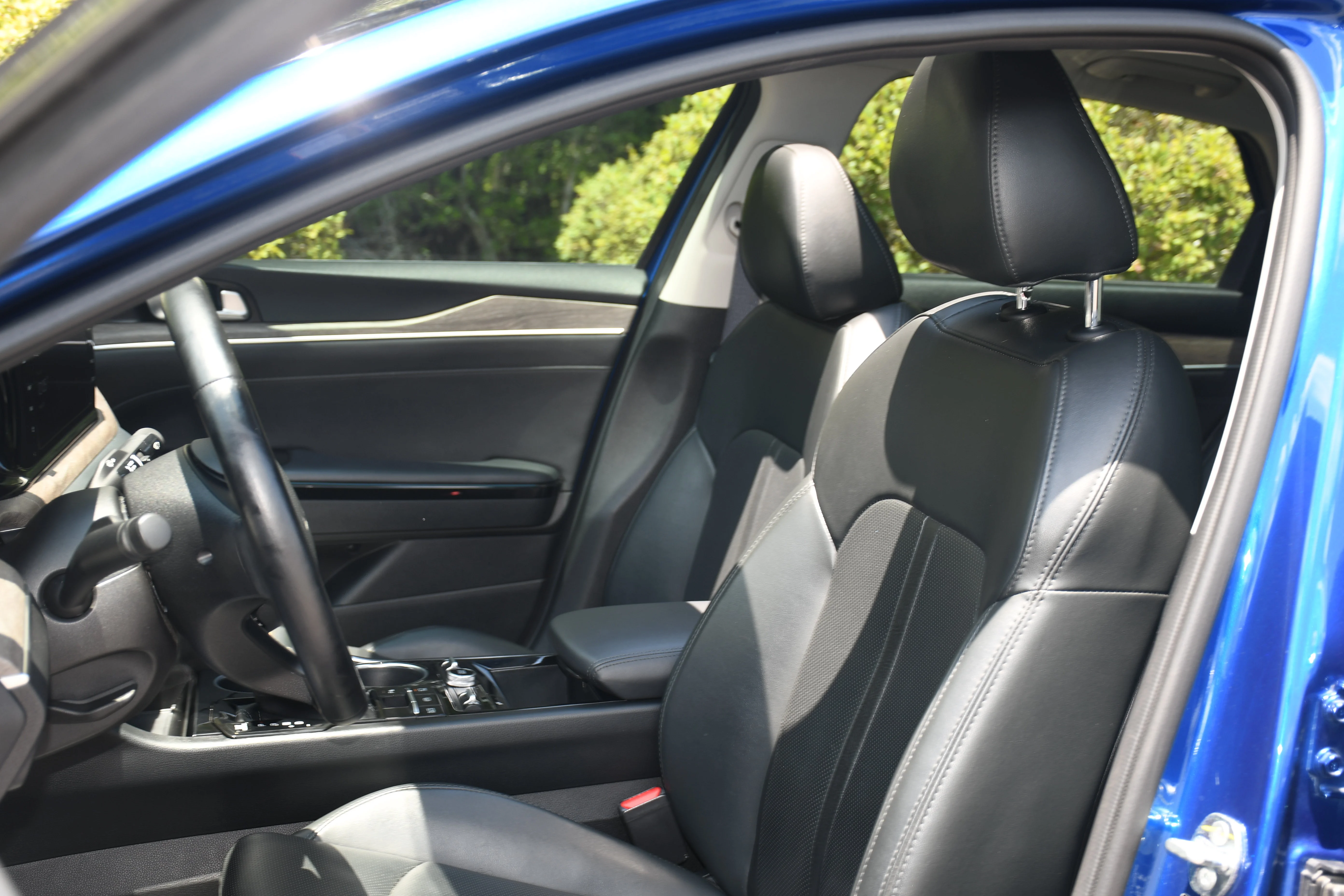 Used 2022 Blue Kia EX image 13
