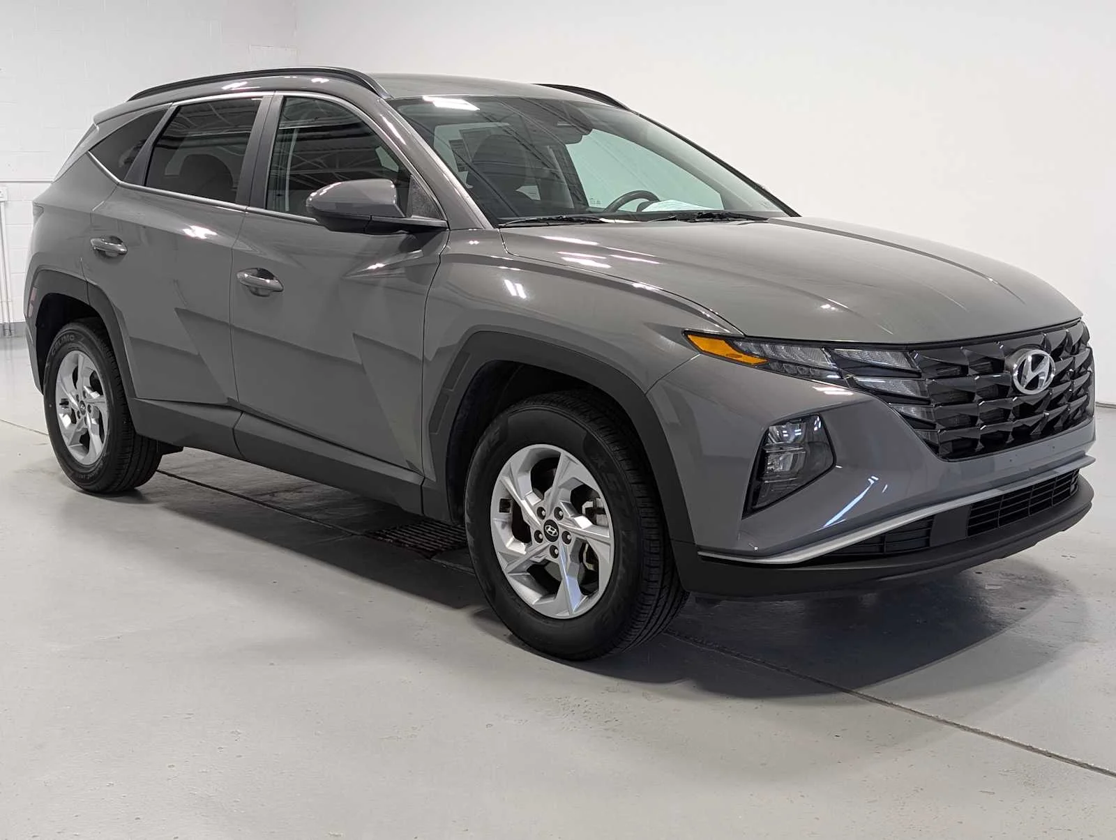 Used 2024 Hampton Gray Hyundai SEL image 6