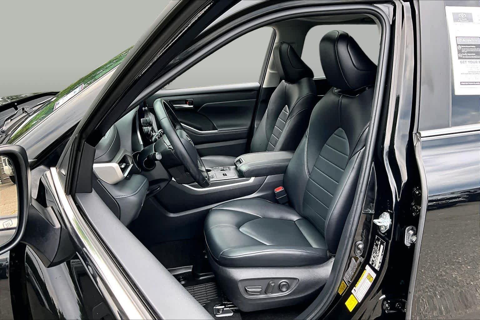 Used 2023 Midnight Black Metallic Toyota Hybrid XLE image 9