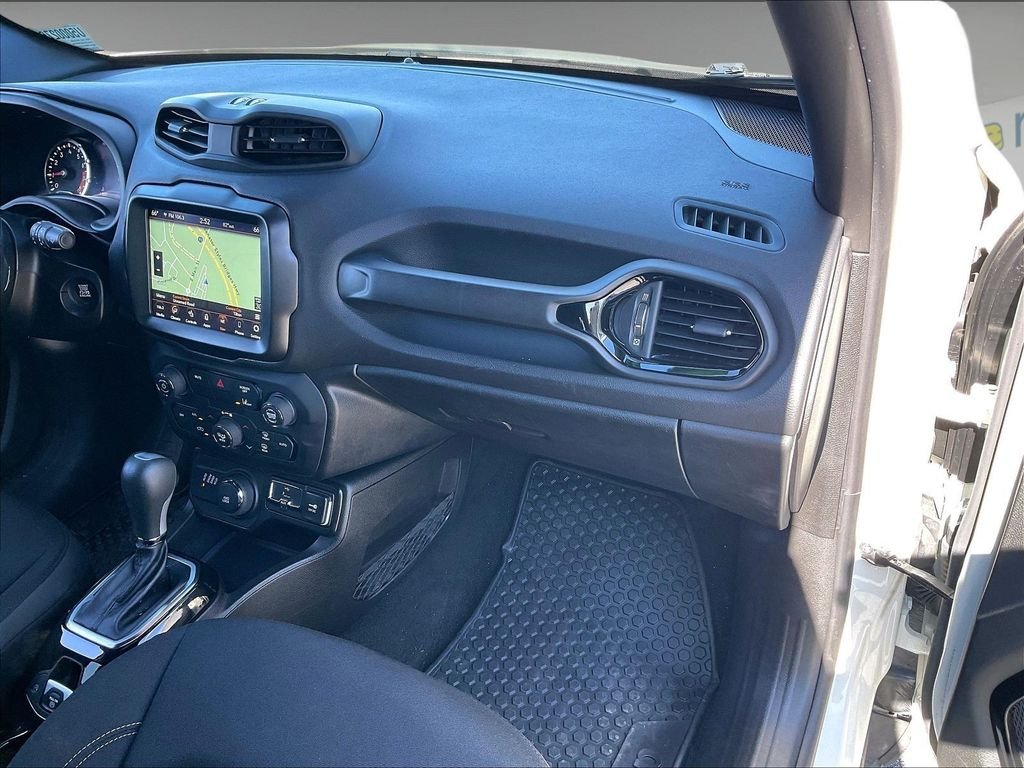 Used 2022 Alpine White Clearcoat Jeep Altitude image 12