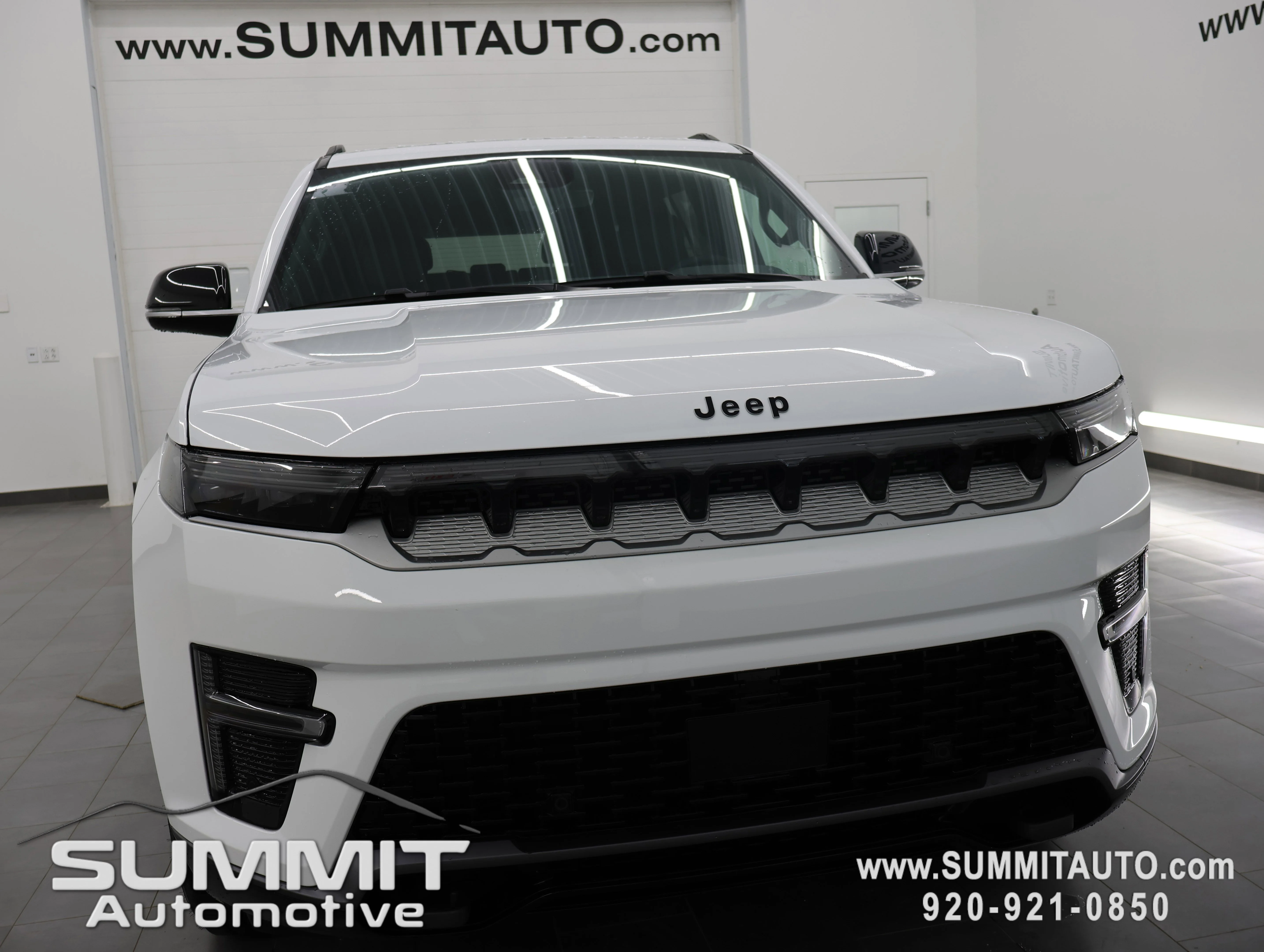 New 2026 Bright White Clear-Coat Exterior Paint Jeep  image 21
