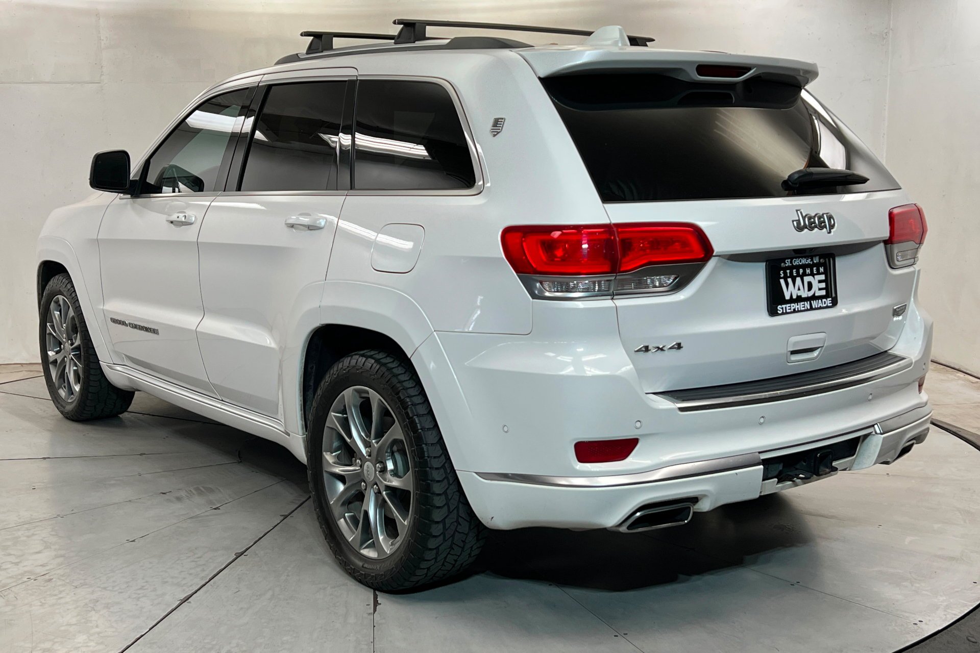 Used 2021 Ivory 3-Coat Jeep Summit image 3