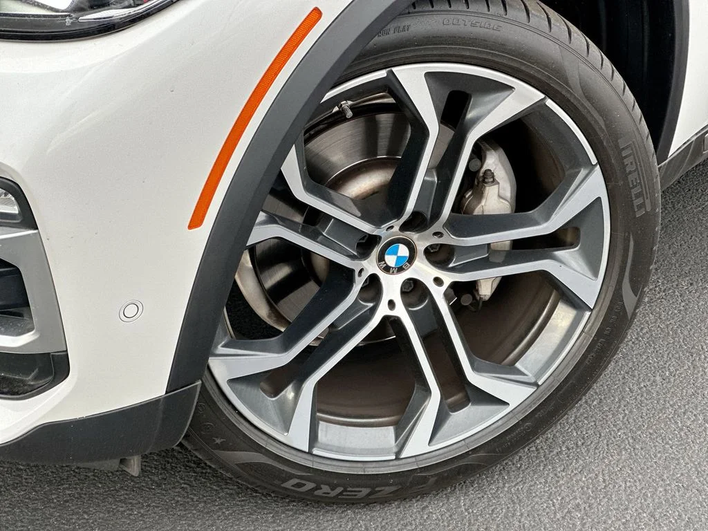 Used 2021 White BMW xDrive40i image 17