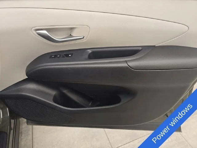 Used 2025 Green Hyundai SEL image 11