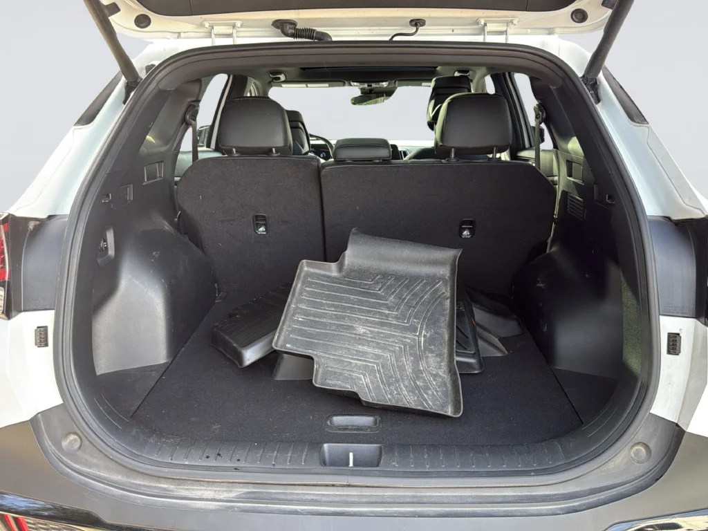 Used 2025 White Kia X-Line image 34