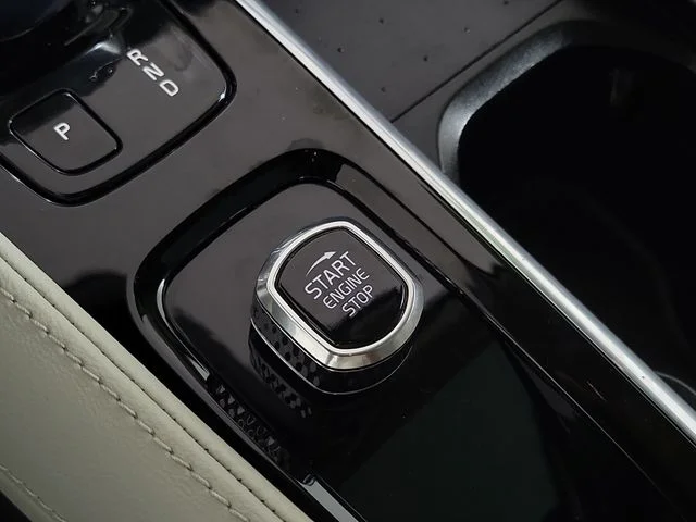 Used 2022 Black Volvo B6 Inscription image 35