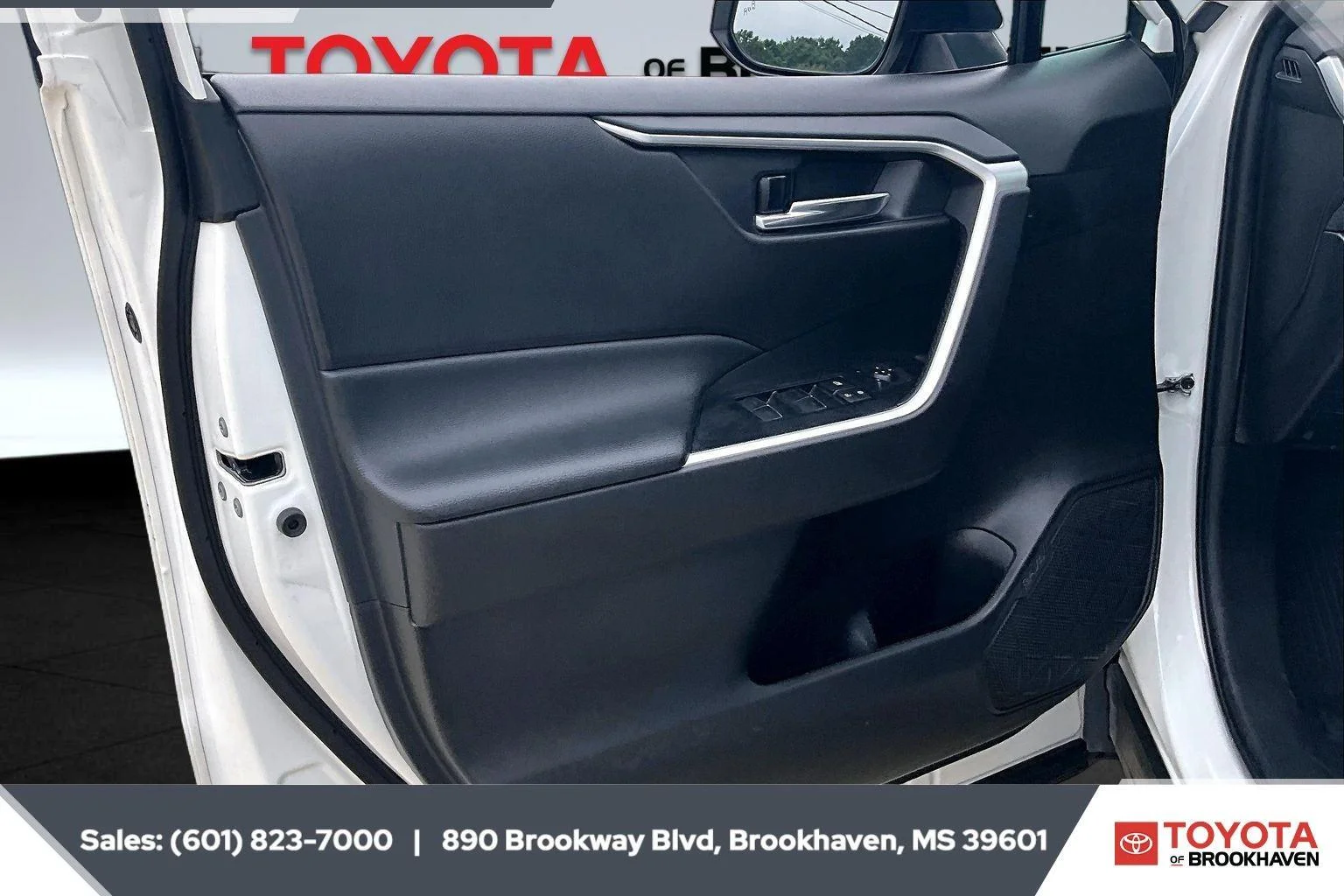 Used 2024 Ice Cap Toyota XLE image 17