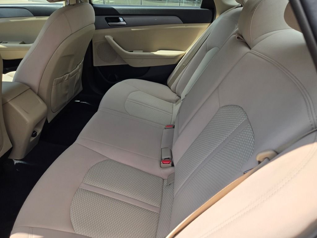Used 2017 Phantom Black Hyundai SE image 14