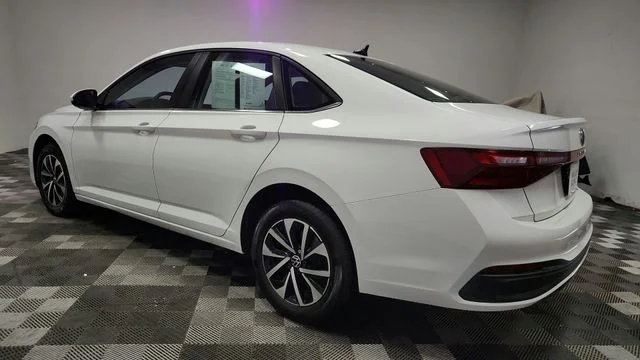 Used 2025 White Volkswagen 1.5T S image 5