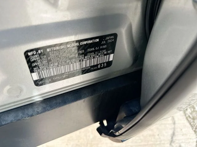 Used 2024 Silver Mitsubishi SE image 36