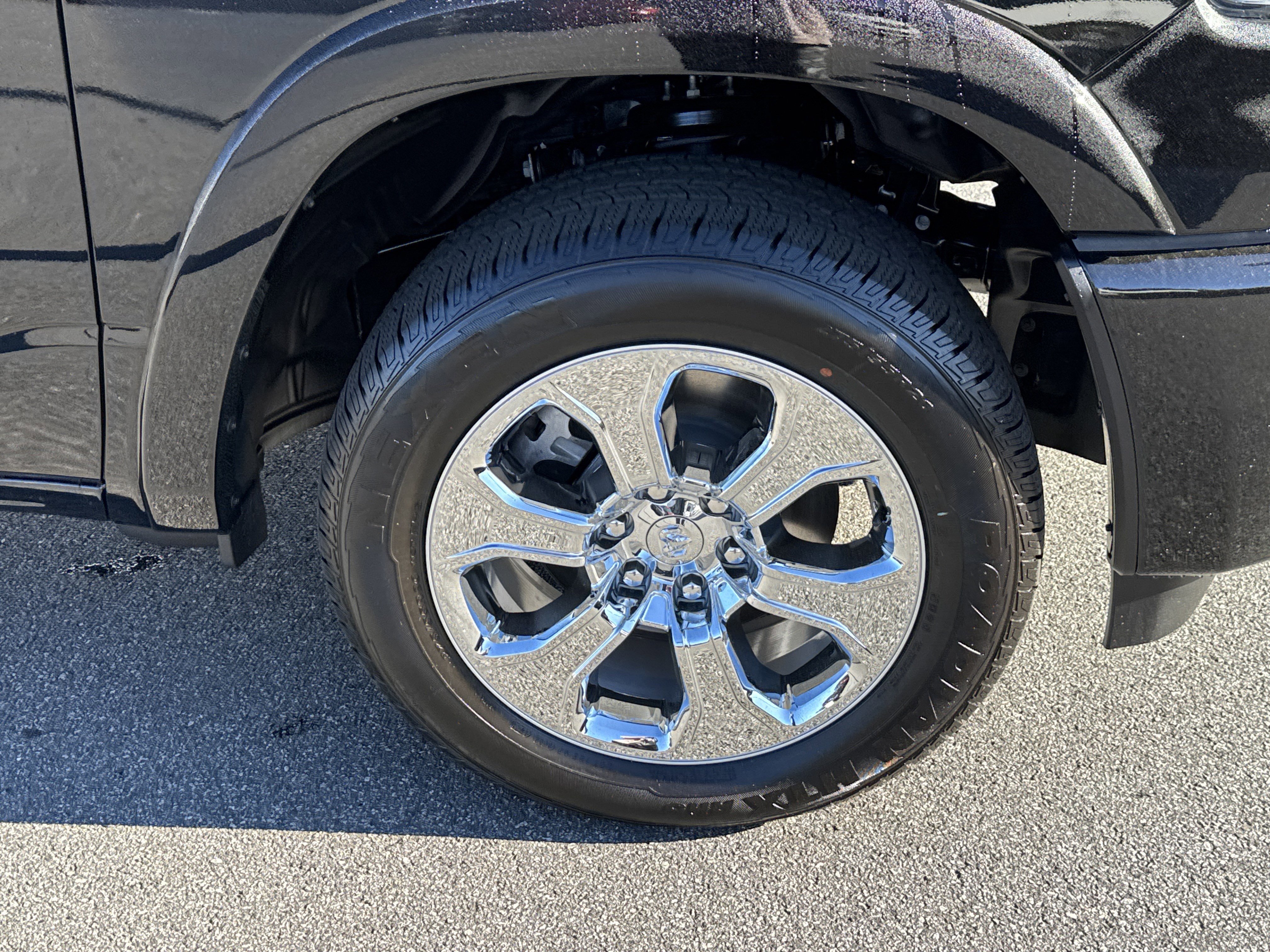 New 2026 Diamond Black Crystal Pearl-Coat Exterior Paint RAM Big Horn/Lone Star image 11