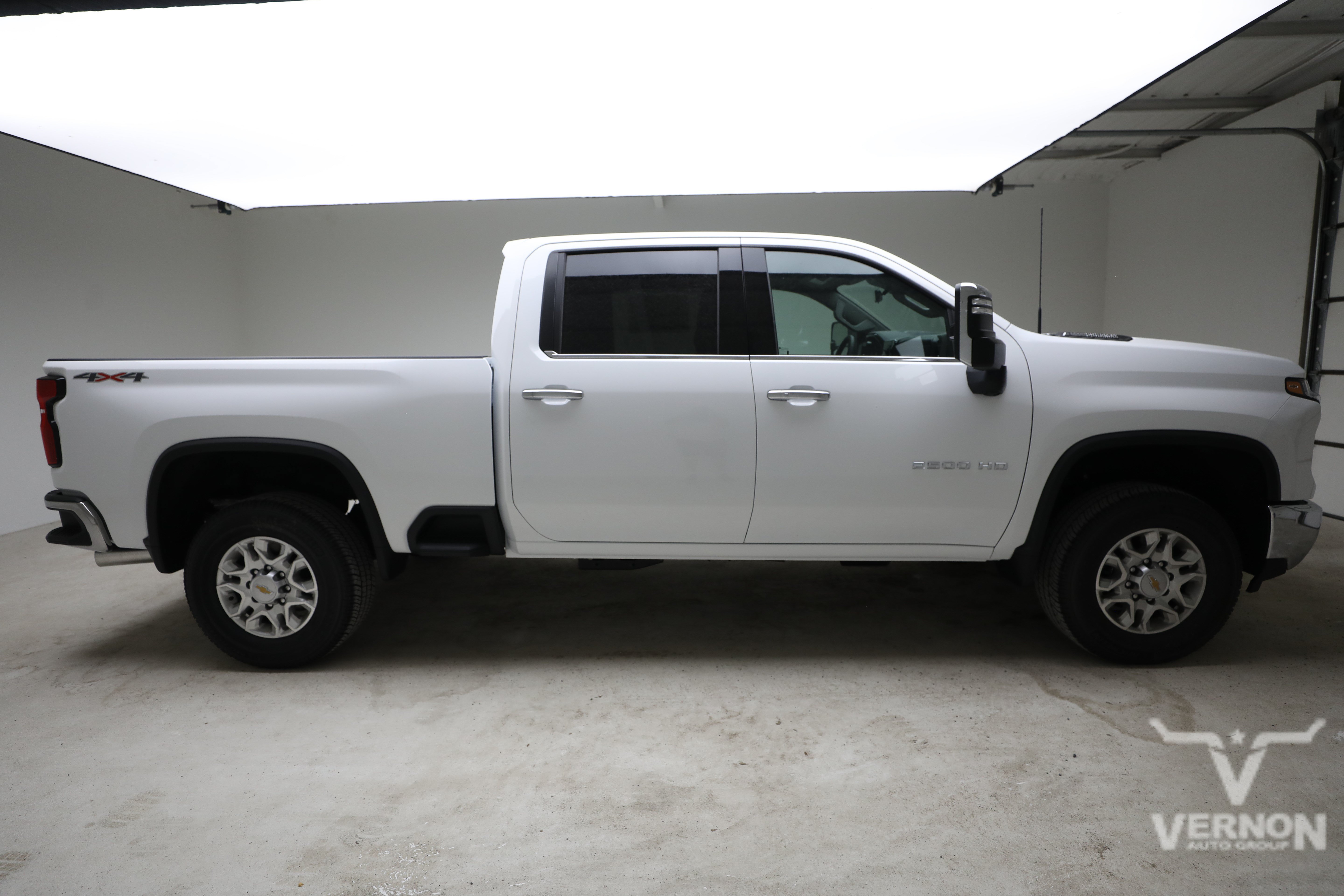 New 2026 Summit White Chevrolet N image 6