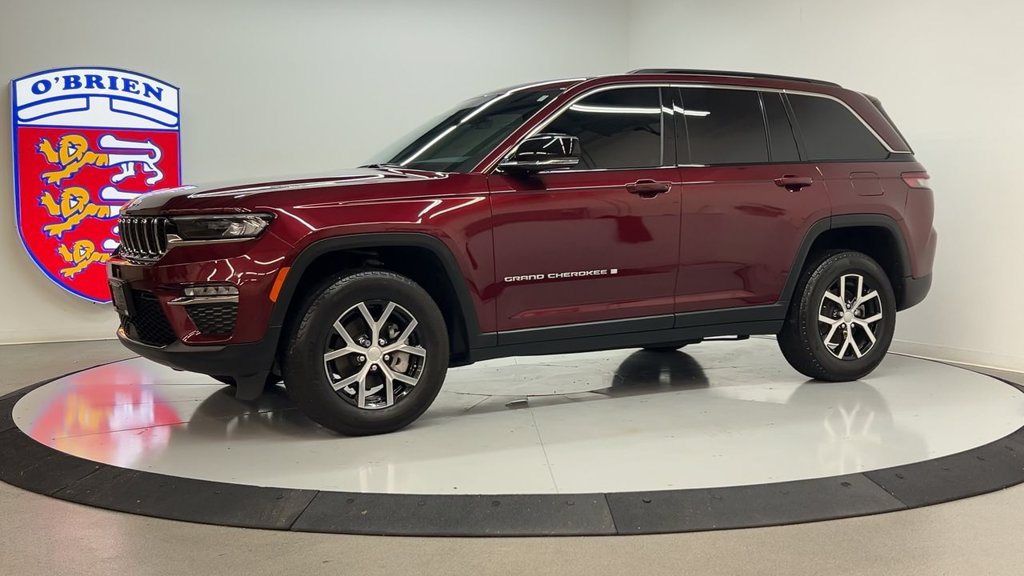 Used 2025 Velvet Jeep Limited image 8