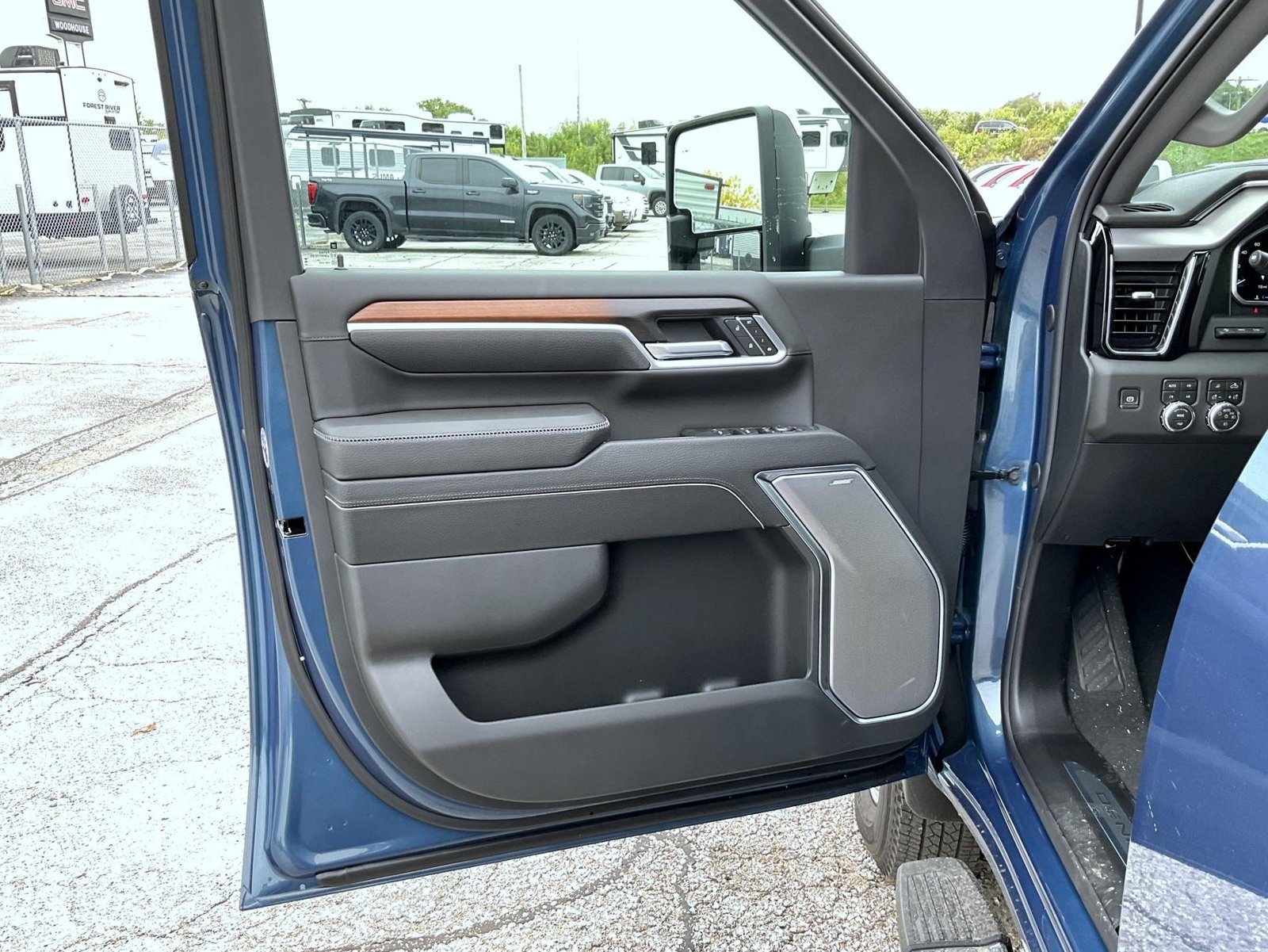 2026 GMC Sierra 3500HD Denali - Photo 9