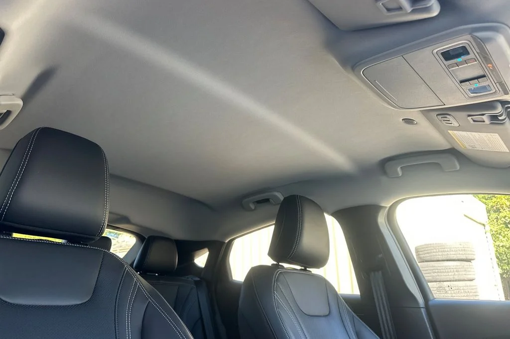 Used 2025 White Metallic Ford Premium image 18