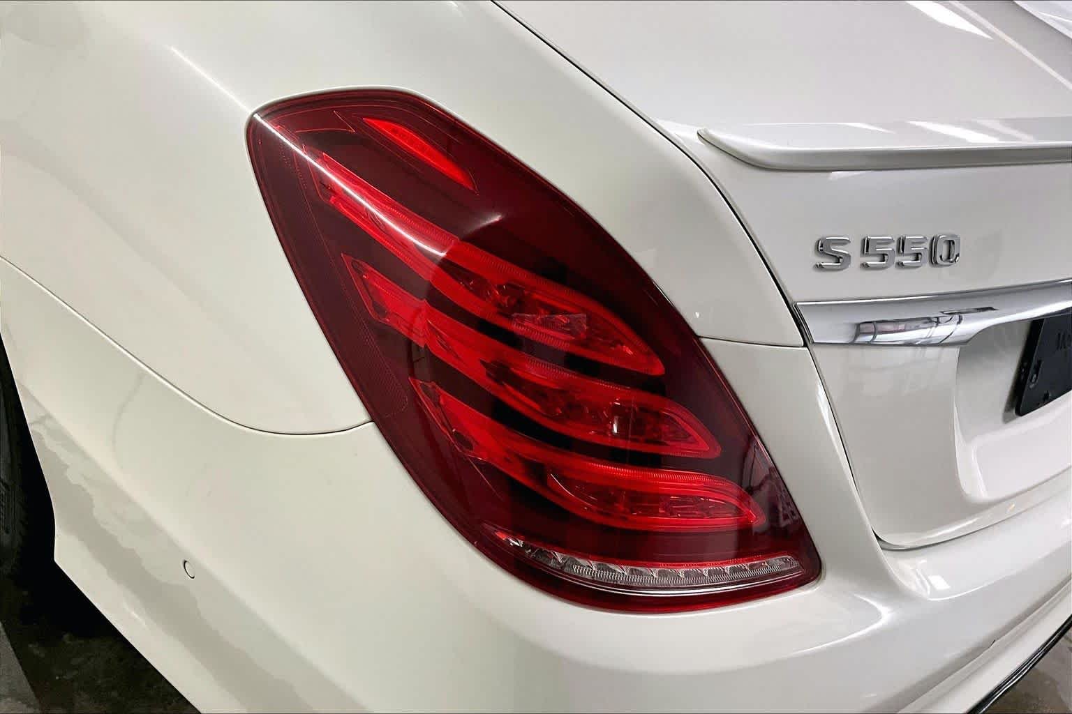 Used 2017 designo Diamond White Metallic Mercedes-Benz S 550 image 28