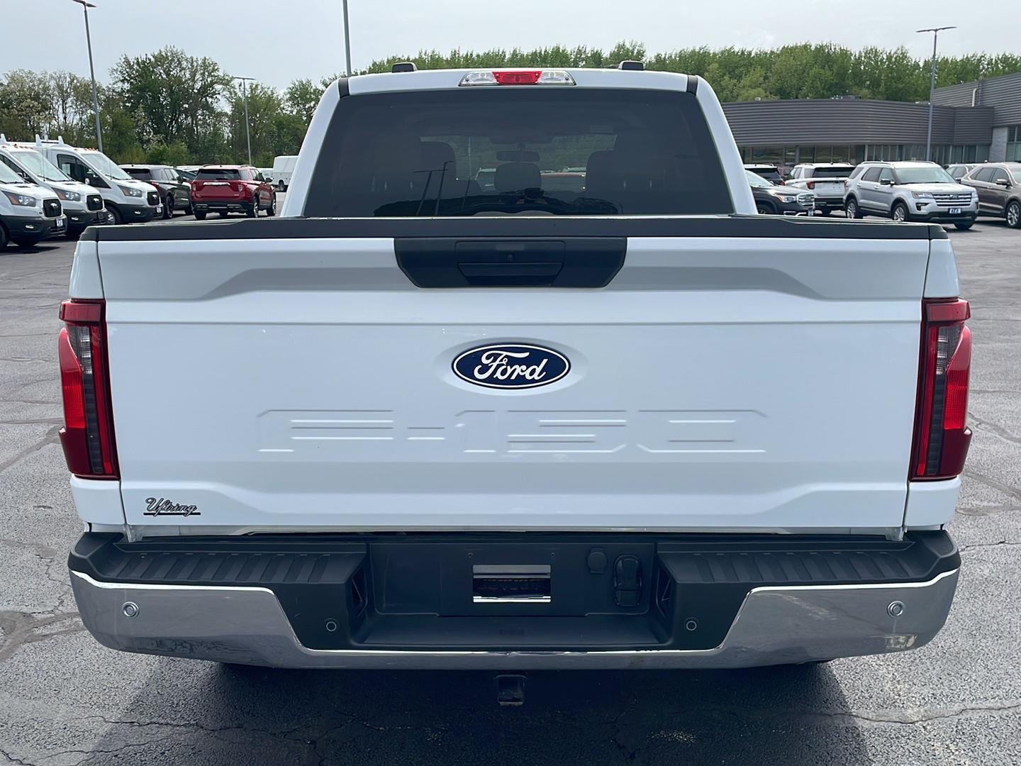 Used 2025 Oxford White Ford XLT image 4