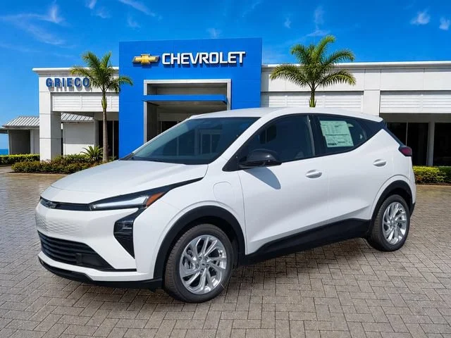 New 2027 Summit White Chevrolet LT image 3