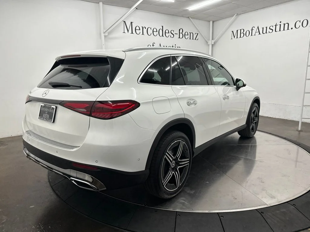 New 2027 White Mercedes-Benz GLC 300 image 7