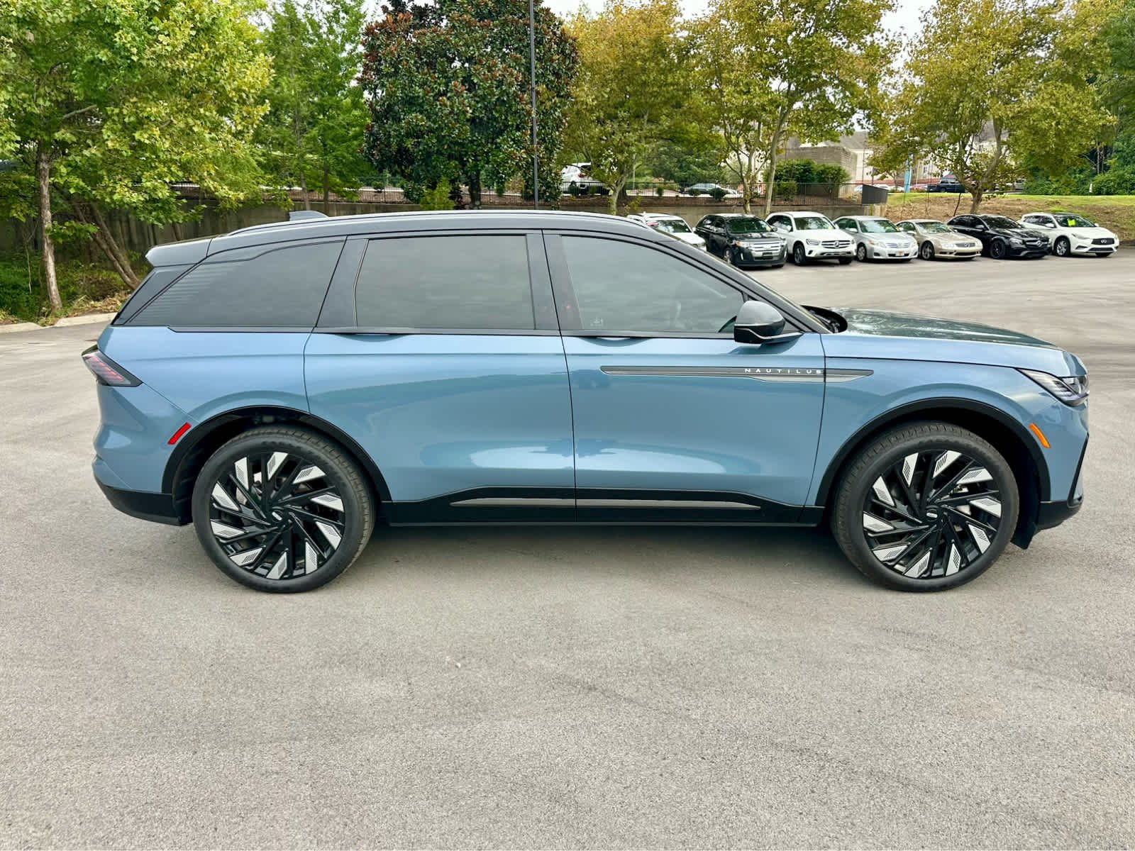 Used 2025 Whisper Blue Metallic Clearcoat Lincoln Reserve image 4