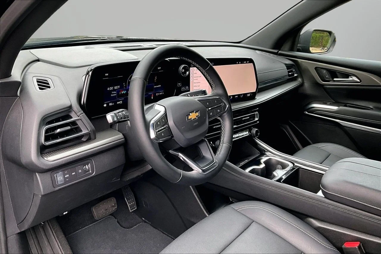 Used 2025 Black Chevrolet LT image 18