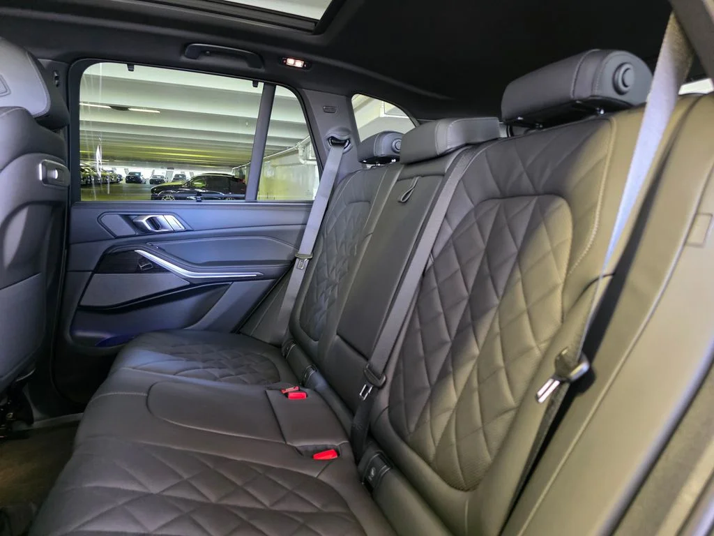 New 2026 Manhattan Green Metallic BMW sDrive40i image 13