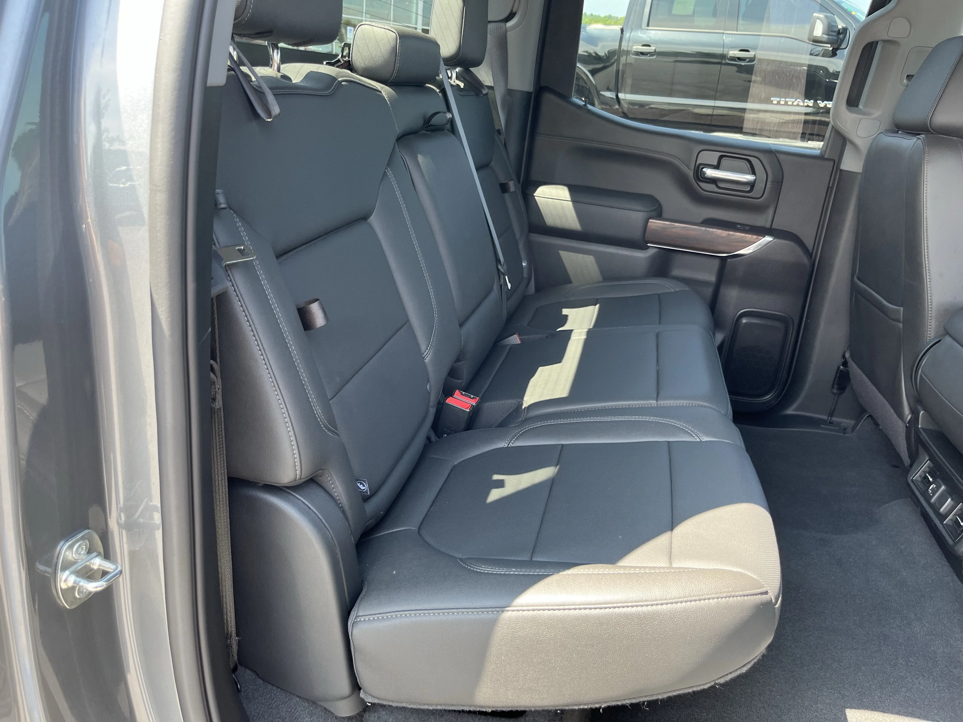 Used 2021 Steel Metallic GMC SLT image 4