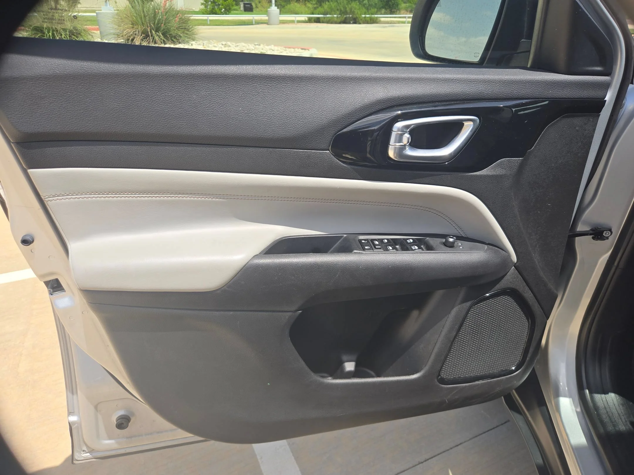 Used 2025 Silver Jeep Limited image 12
