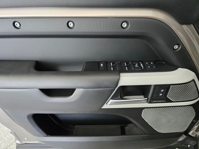 Used 2023 Gold Land Rover X-Dynamic SE image 20