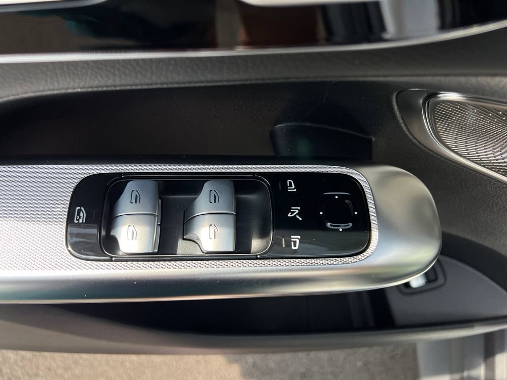 New 2026 Polar White Mercedes-Benz GLC 300 image 48