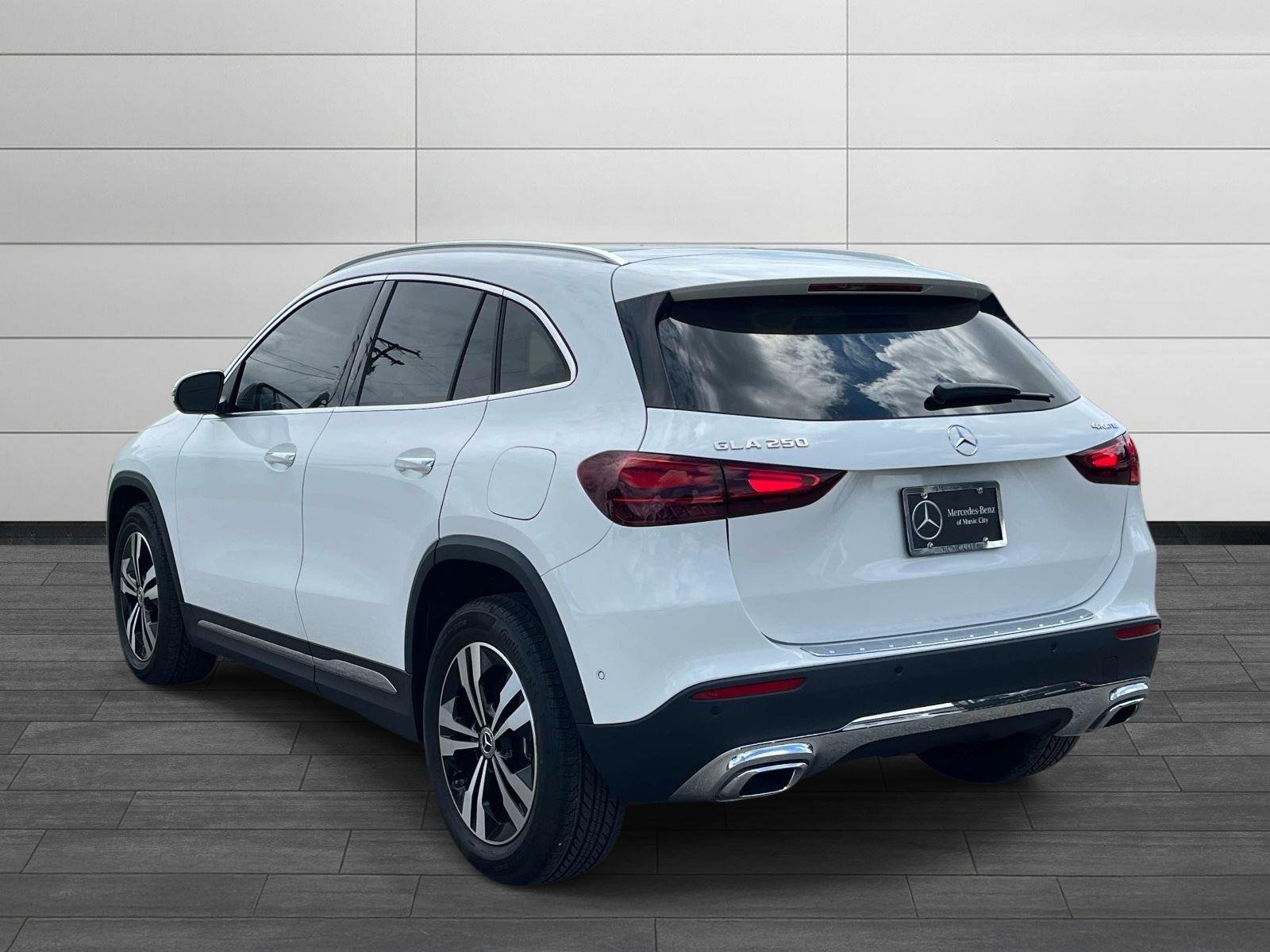 Certified Used 2026 Polar White Mercedes-Benz GLA 250 image 6