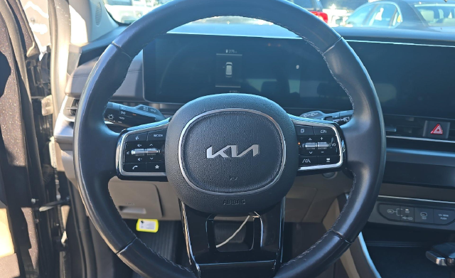 Used 2025 Gray Kia LXS image 6