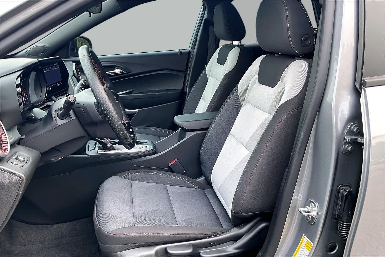 2025 Chevrolet Trax RS - Photo 7