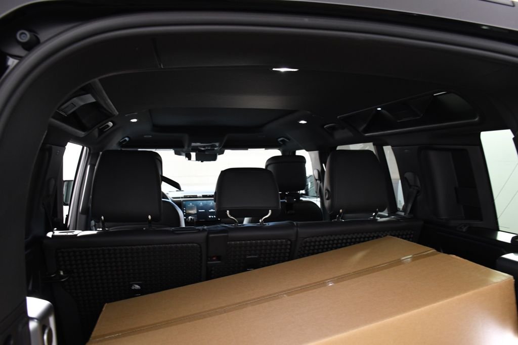 New 2026 Santorini Blk Land Rover S image 25