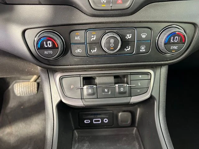 Used 2024  GMC AT4 image 21