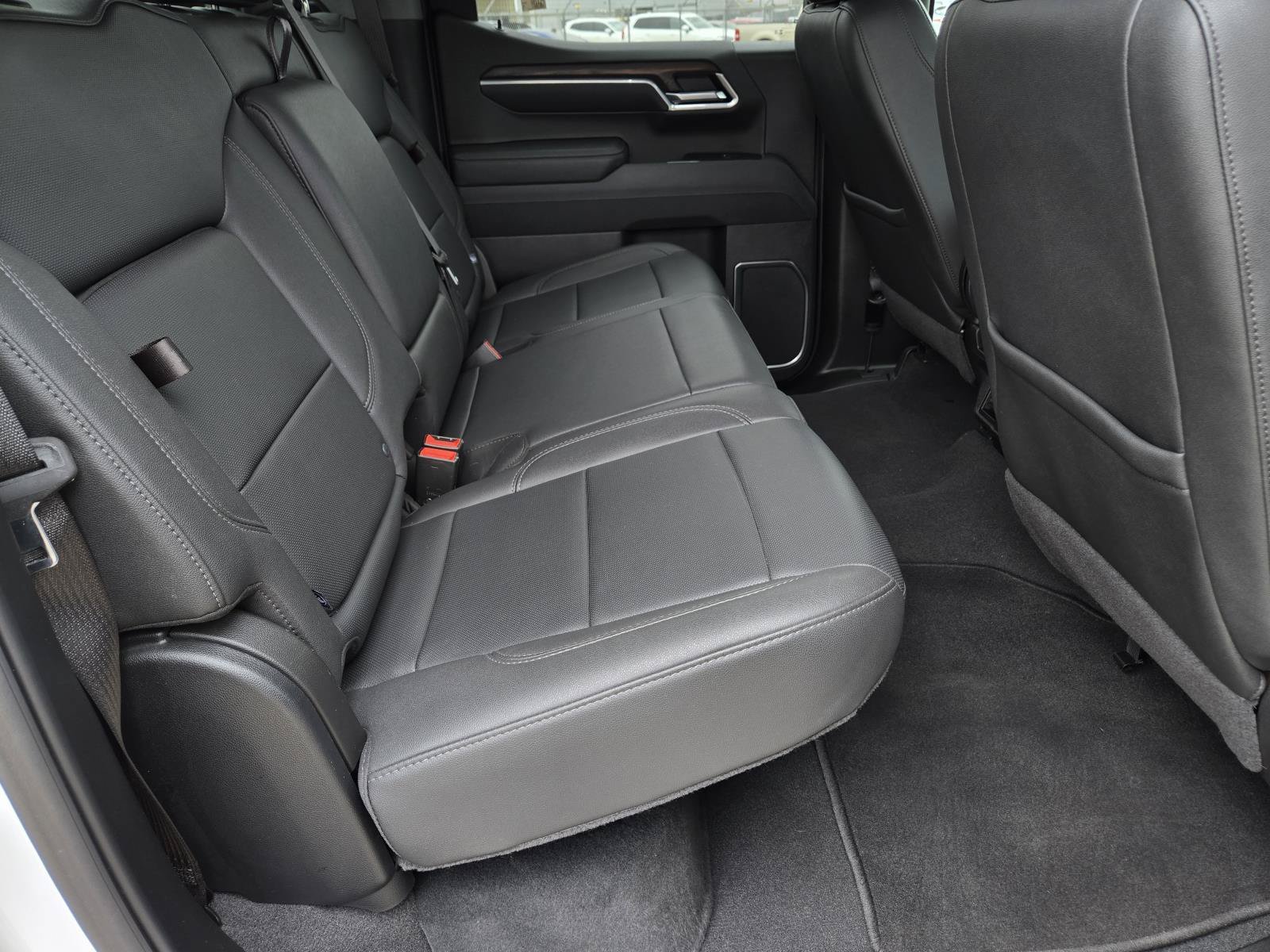 Used 2025 Summit White GMC SLT image 27