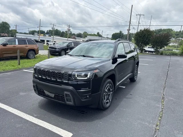 New 2026 Diamond Black Crystal Pearl-Coat Exterior Paint Jeep Laredo image 3