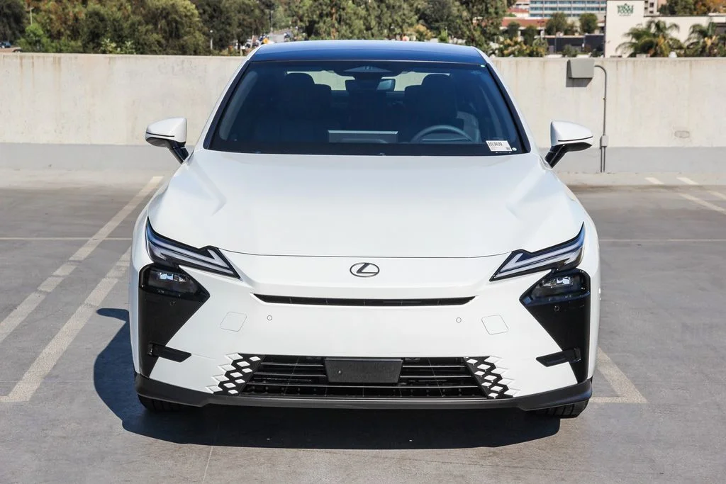 New 2026 Ultra White Lexus ES 350h PREMIUM+ image 2