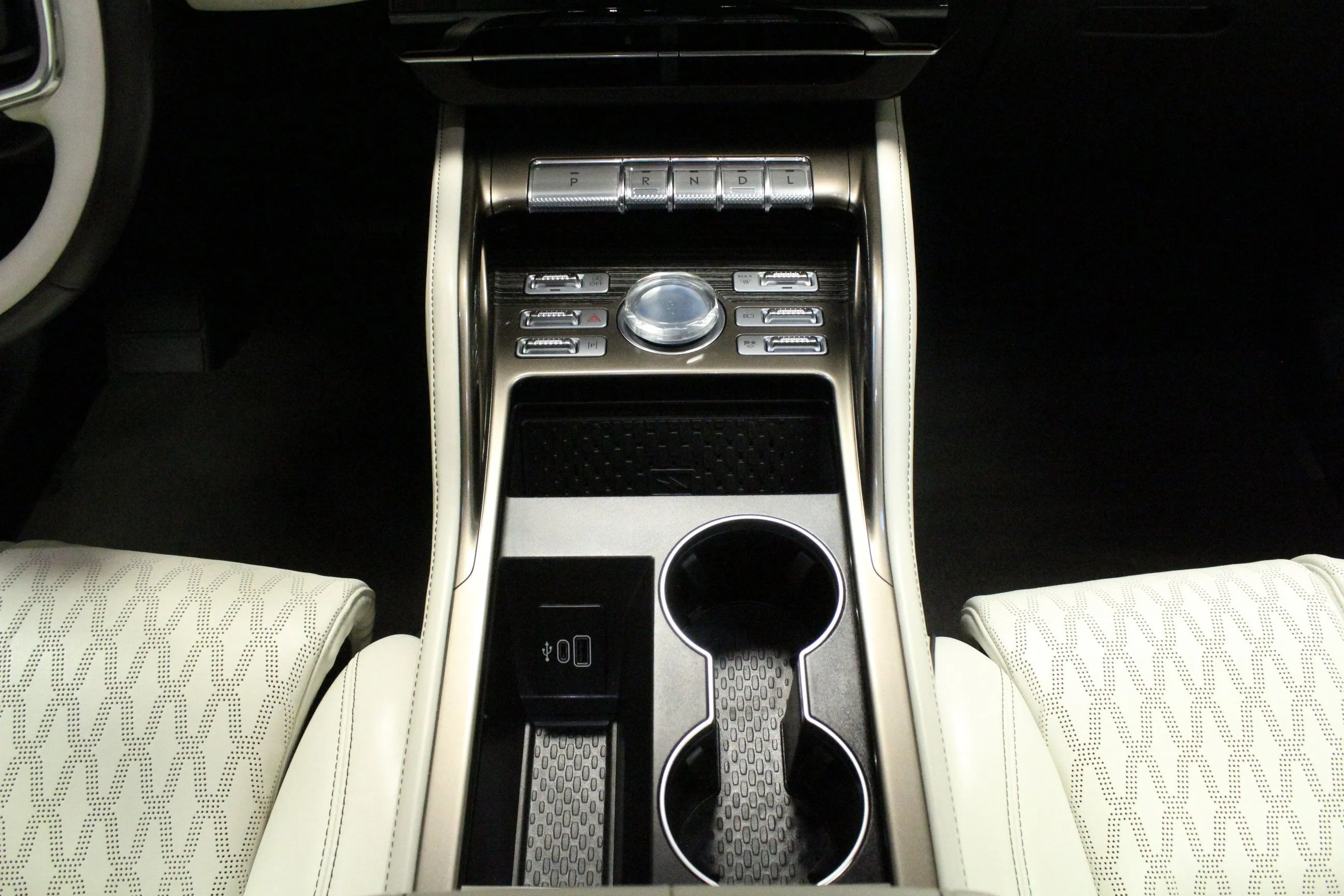 Used 2024 White Platinum Clearcoat Metallic Lincoln Black Label image 21