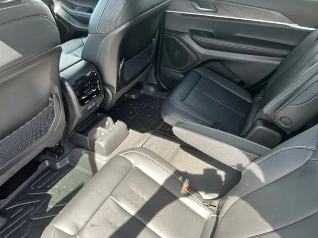Used 2025 White Jeep Limited 4x4 image 18
