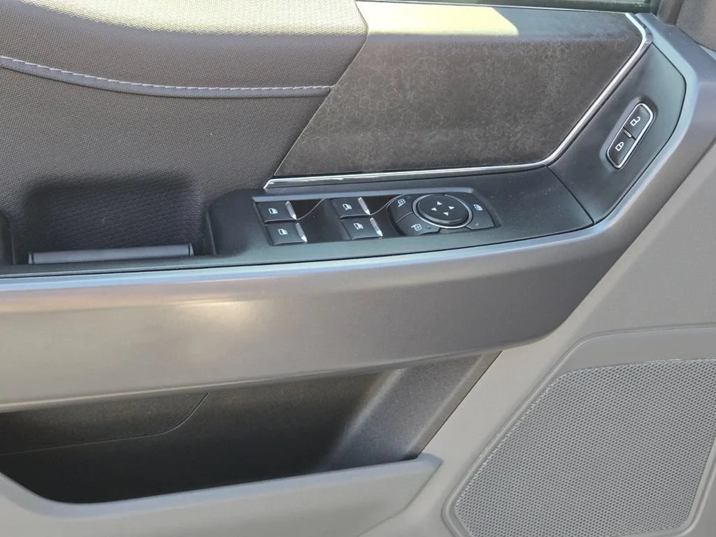 Used 2025 Iconic Silver Met Ford XLT image 17