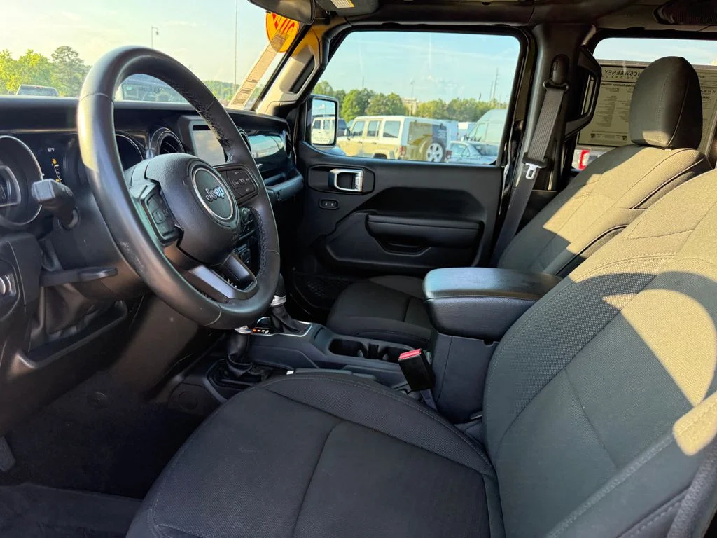 Used 2022 Black Jeep Altitude image 4