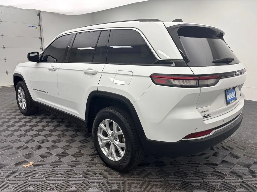 Used 2024 White Jeep Limited image 11