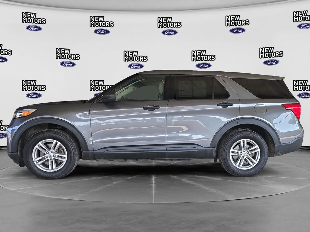 Used 2022 Gray Metallic Ford Base image 2