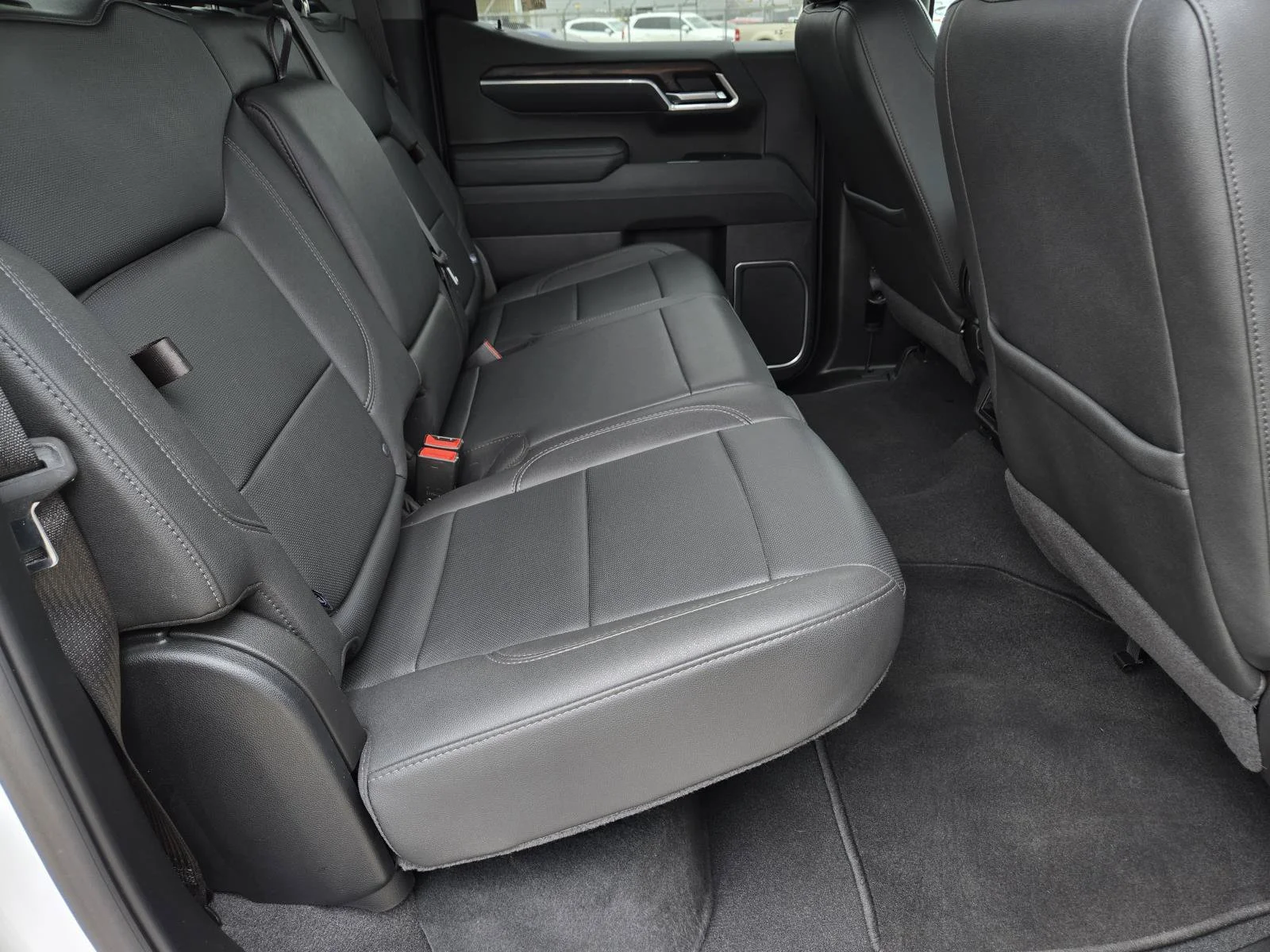 Used 2025 Summit White GMC SLT image 27