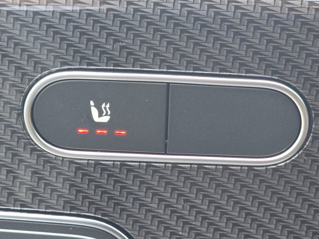 New 2026 MANUFAKTUR Alpine Grey Mercedes-Benz GLA 35 AMG® image 43